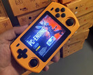 En bild av en Powkiddy P36S återförsäljarenhet i orange utförande.