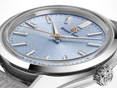 Grand Seiko-logotypen och sekundvisaren är utförda i roséguld.