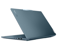 Lenovo Yoga Pro 9 RTX 5060 portar på höger sida. (Bildkälla: Globaldata)