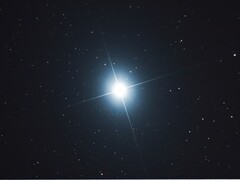 En bild som visar stjärnan Sirius i rymden. (Bildkälla: dom1706 - Pixabay)