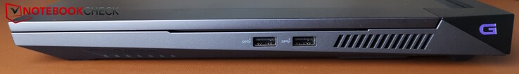 Höger: 2x USB-A (5 GBit/s)