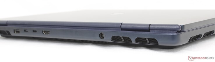 På baksidan: USB-A 3.2 Gen. 1 (5 Gbps), 1x USB-C Thunderbolt 4 med DisplayPort 2.1 (40 Gbps), 1x USB-C 3.2 Gen. 2 med DisplayPort + Power Delivery (10 Gbps), HDMI 2.1, nätadapter