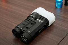 Acebeam M1 2.0 levereras med ett diffusorhuvud.