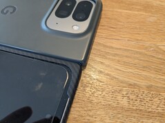 Googles fodral ger ytterligare 1 till 2 mm mer volym jämfört med adamidfodralet