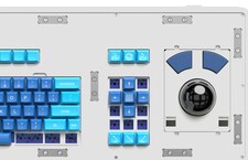 Den övre panelen fästs magnetiskt och styrkulekretsen snäpps in för att ersätta nummerplattan (Bildkälla: Atomic)