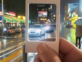 Att hålla InstantSnap på precis rätt avstånd från ögat bör vara nyckeln till en exakt inramning (Bildkälla: Escura)