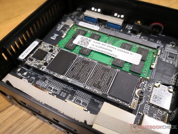 Primärt M.2 2280 SATA III-fack. Modellen levereras inte med NVMe SSD-diskar