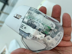 Logitech MX Master 4 med en outgiven genomskinlig finish. (Bildkälla: Reddit)