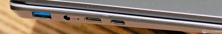 Vänster: USB 3.1 Gen 1 Typ A, DC in, mini-HDMI, USB 3.1 Gen 1 Typ C