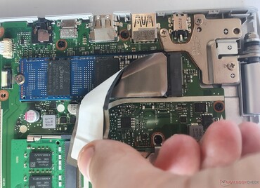 Asus VivoBook 17: M.2-plats för PCIe-3.0 SSD-diskar
