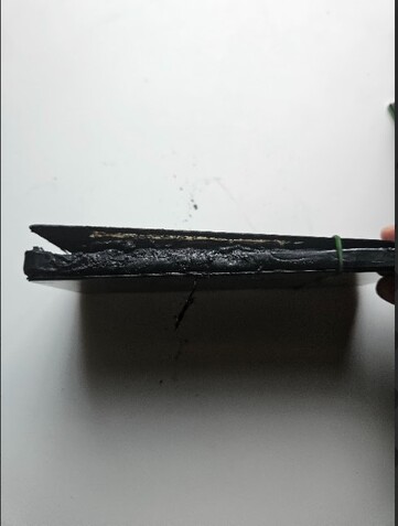 En sidobild av den exploderade Xiaomi Redmi Note 13 Pro 5G (Bildkälla: Sri Varshan; skärmdump)