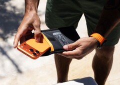 UAG Phone Recovery Pouch är utformad för att torka smartphones särskilt effektivt.