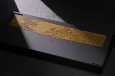 Keychron Black Myth Wukong trådlöst mekaniskt tangentbord med dekorplatta. (Bildkälla: Keychron)