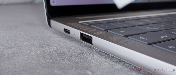 USB-C (PD och DP), USB-A 3.1 Gen 1
