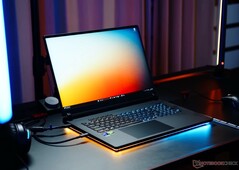 Asus ROG Strix Scar 18 har en gigantisk 240Hz mini-LED-skärm (Bildkälla: Notebookcheck)
