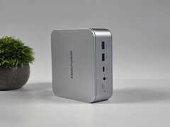 Minisforum M2 mini PC frontportar vy