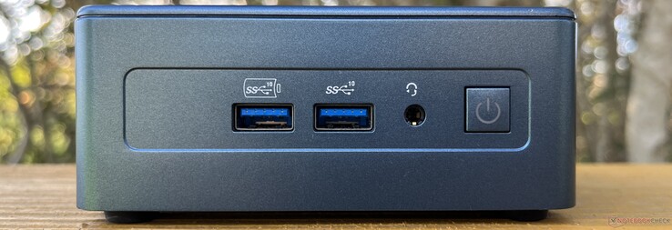 Framsida: 2x USB-A 3.2 Gen 2 (10 Gbps, 1 alltid på), headset, strömknapp