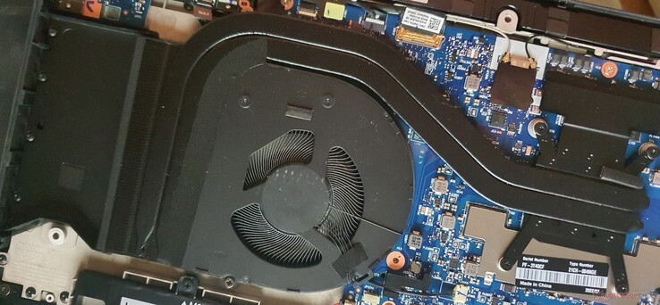 Två värmerör för T16 AMD - med ett utrymme till vänster, eftersom moderkortet kommer från T14.