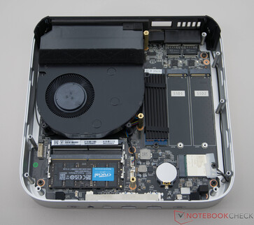 Minisforum AI X1 Pro med borttagen strömförsörjningsenhet