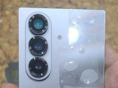 Galaxy Z Fold7 ser ut att kombinera designelement från båda Galaxy Z Fold-smartphones som Samsung släppte 2024. (Bildkälla: Weibo)