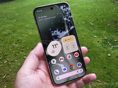 Google Pixel 11-serien kommer att ha ljusstarkare skärmar. På bilden: framsidan av Pixel 10 XL.