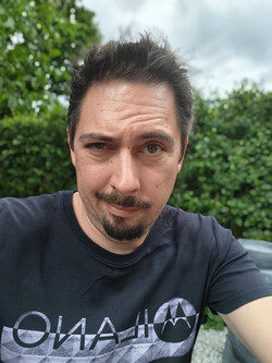 Selfie med realme GT 7 (porträttläge)