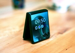 Både elegant och flexibel: Motorola Razr 60 Ultra. (Bildkälla: Florian Schmitt/Notebookcheck)