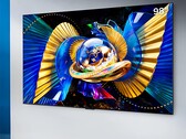 C10M har 2 304 lokala dimningszoner, med en dimningszon per LED, samt ett AI-chip för samstyrning av ljusfärg som sköter bearbetningen.