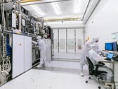 Holländsk domstol fängslar före detta ASML- och NXP-ingenjör för att ha förmedlat chiphemligheter till Ryssland. På bilden: ASML Cleanroom EUV (Bildkälla: ASML)