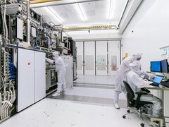Holländsk domstol fängslar före detta ASML- och NXP-ingenjör för att ha förmedlat chiphemligheter till Ryssland. På bilden: ASML Cleanroom EUV (Bildkälla: ASML)