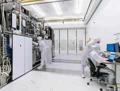 Holländsk domstol fängslar före detta ASML- och NXP-ingenjör för att ha förmedlat chiphemligheter till Ryssland. På bilden: ASML Cleanroom EUV (Bildkälla: ASML)