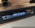En bild av Creative Katana V2X med texten "Patched" synlig på den.