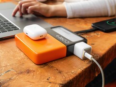 CorePlus är en modulär powerbank med ett eluttag (Bildkälla: CorePlus)