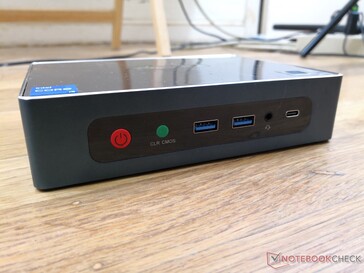 Framsida: USB-C med Thunderbolt 4 + DisplayPort + Power Delivery