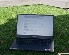 Lenovo Legion 5 17 i skuggan