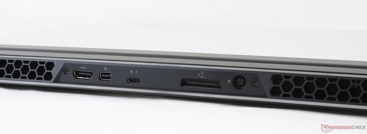 Baksidan: HDMI 2.0b, mini-DisplayPort 1.4, USB-C med Thunderbolt 3, Graphics Amplifier, AC-adapter