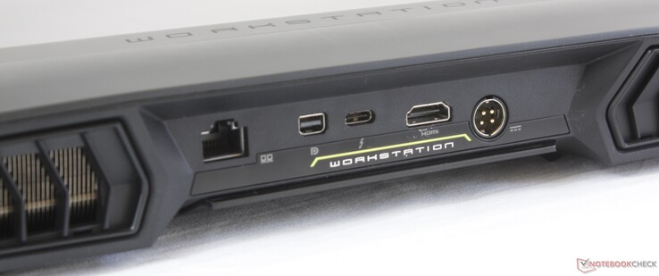 Baksidan: Gigabit RJ-45, mini-DisplayPort, Thunderbolt 3, HDMI 2.0, AC-adapter