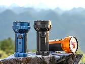 Ficklampan Olight Marauder 3 med 25 000 lumen finns i färgerna Midnight Blue, Black och Orange.