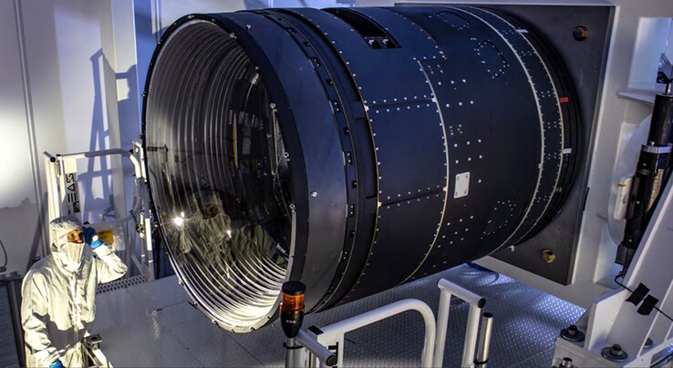 LSST-kameran använder linser som är så stora som 1,57 m (5,1 fot) och så små som 0,69 m (27 tum) för att avbilda natthimlen. Det är oklart vad det närmaste fokuseringsavståndet är för selfies. (Bildkälla: J. Ramseyer Orrell/SLAC National Accelerator Laboratory)