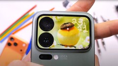 Xiaomi 17 Pro och dess sekundära skärm på baksidan utsätts för ett hållbarhetstest (Bildkälla: JerryRigEverything)
