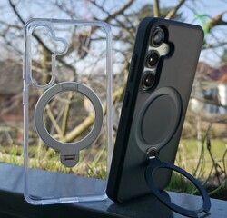 Galaxy S25 med ett fodral från Torras