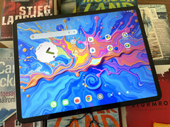 Teclast Art Pad Pro levereras också med en styluspenna med 4096 trycknivåer och en 30-watts strömadapter. (Bildkälla: Notebookcheck)