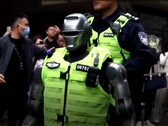 PM01 från företaget Engine AI var den första humanoida roboten i polisens tjänst. (Bildkälla: CGTN)