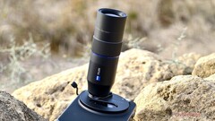 Tillsammans med Vivo X300 Ultra förväntas också en ny telekonverter och en Vivo X300 Max lanseras; en Vivo mini-kamera är också enligt uppgift planerad till 2026.