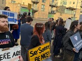 Tidigare anställda på Rockstar North protesterar utanför kontoret i Edinburgh. (Bildkälla: GTABase.com på X)