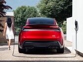 Tesla Model Y laddas.
