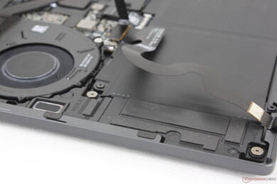 Down- och upfiring-högtalare är ganska kraftfulla för sin storlek med totalt 10 W