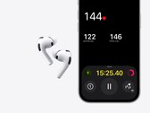 En bild av Apple AirPods Pro 3 bredvid en iPhone