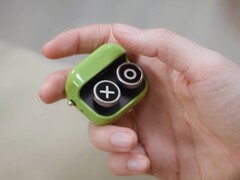 Boox Tappy har klickbara knappar och ett uppladdningsbart batteri.