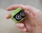 Boox Tappy har klickbara knappar och ett uppladdningsbart batteri.